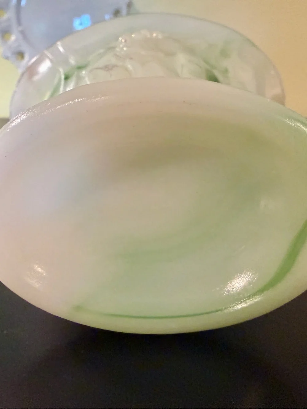 VINTAGE GREEN SLAG GLASS VASE, 1930’S-1940’S.